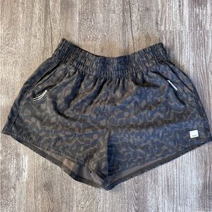 Vuori Charcoal Patterned Women's Shorts